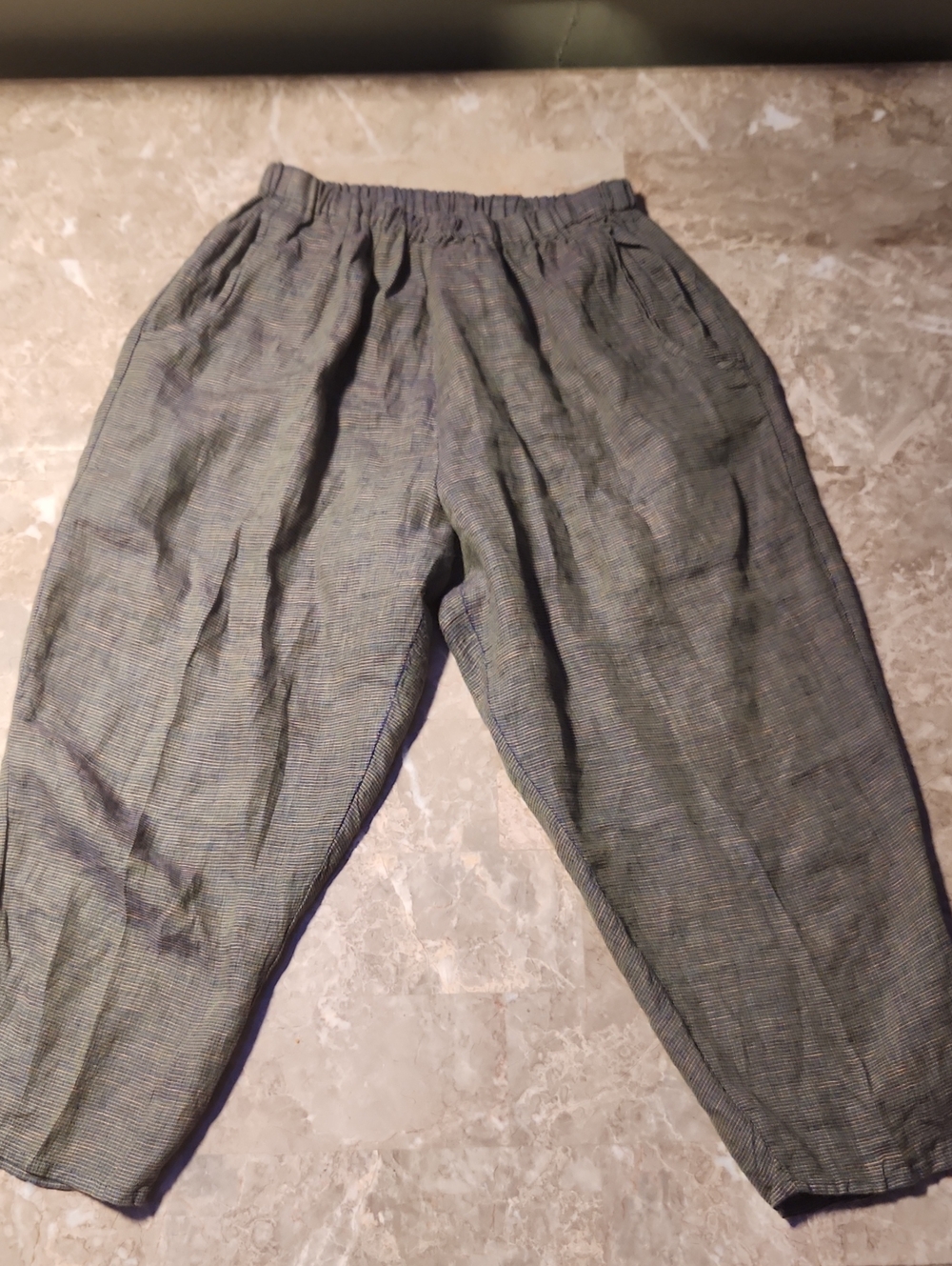 Flax Women's Cropped Elastic-Waist Pants in Gray-Green Plaid